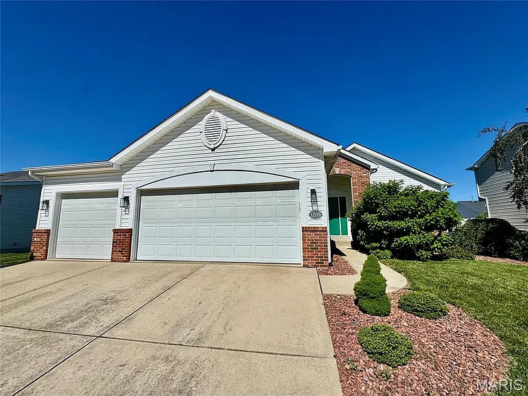 1209 Gulfstream Way — Photo 2
