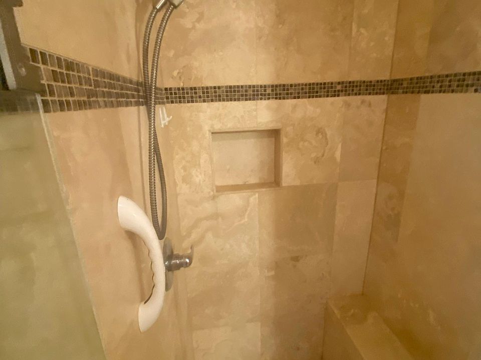 1st image of 136-18620 Hatteras St #136