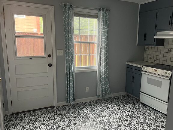 4th image of 1300 Larchmont Pl APT 201