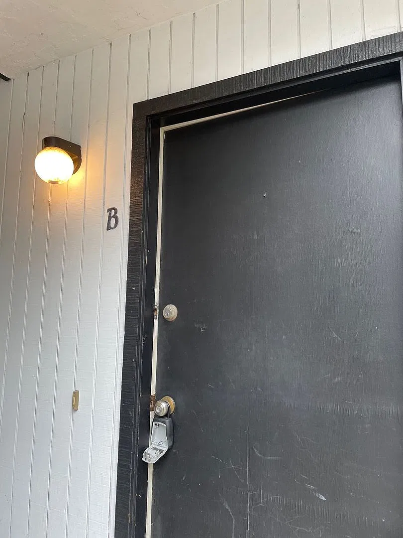 Hawthorne (150) — Photo 2