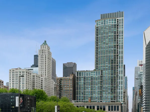 130 N Garland Ct APT 2009, Chicago, IL 60602