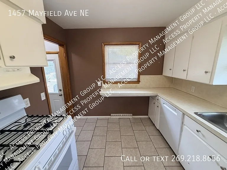 1457 Mayfield Ave NE — Photo 25