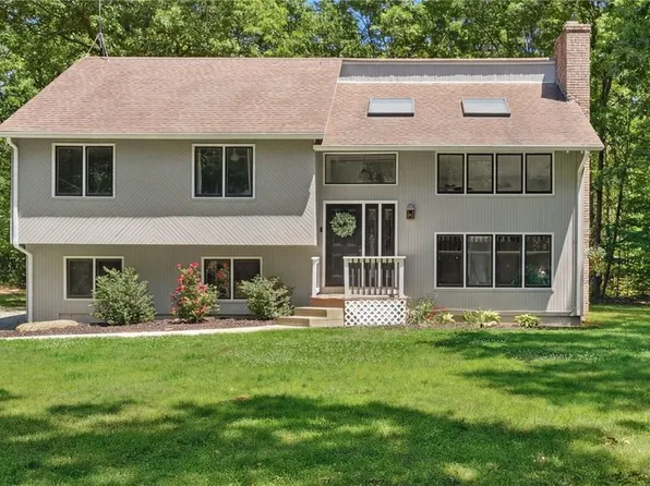 768 Weaver Hill Rd, Coventry, RI 02816