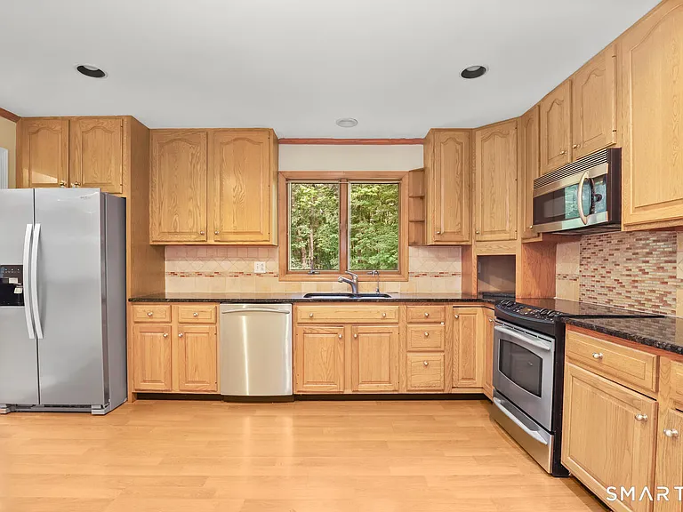 122 Deforest Rd — Photo 6