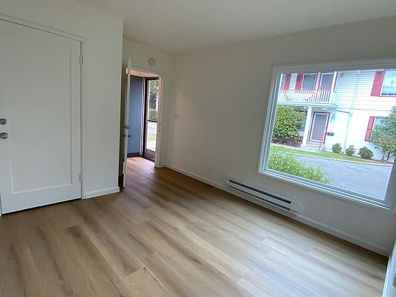 2nd image of 837 Live Oak Ave APT 2