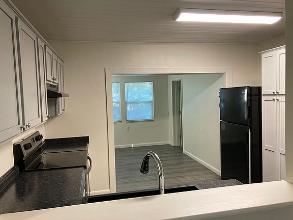 3rd image of 303 Cordova Pl