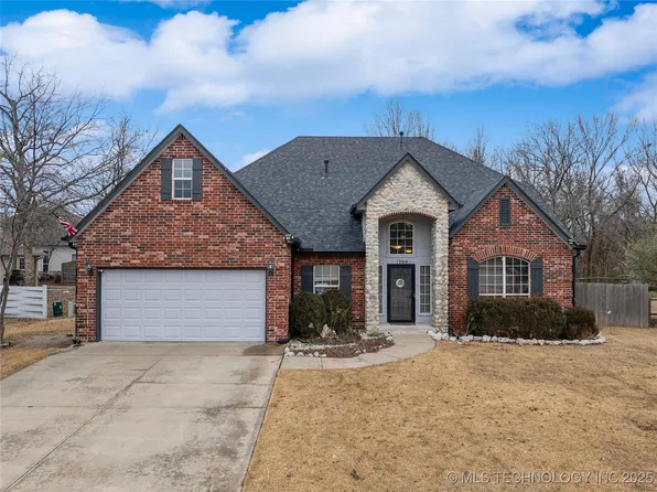 1204 W Toledo Ct, Broken Arrow, OK 74012