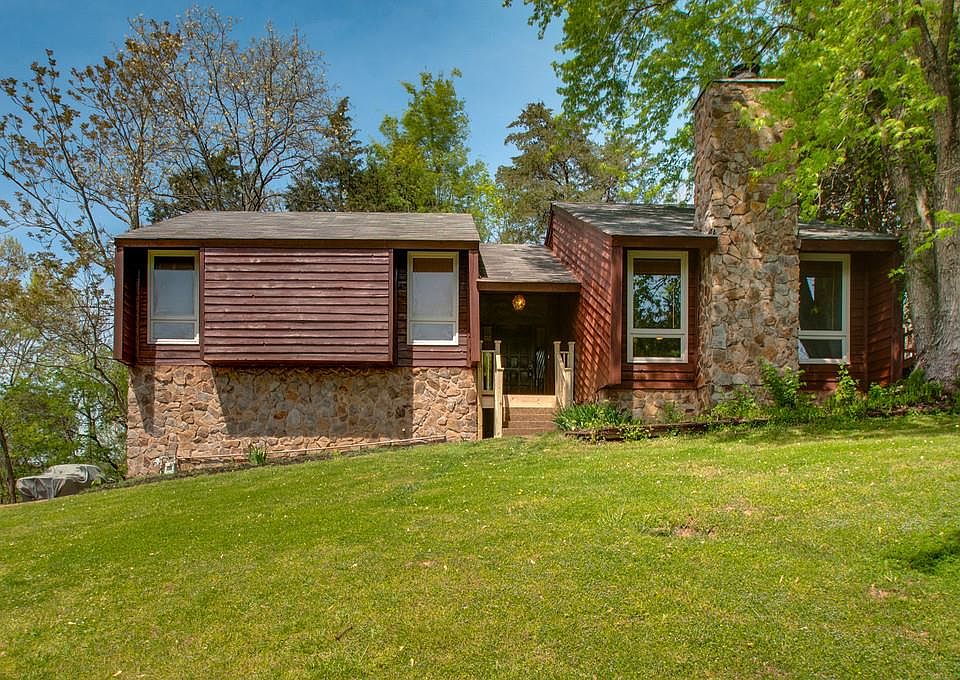 1st image of 620 River Ridge Ct