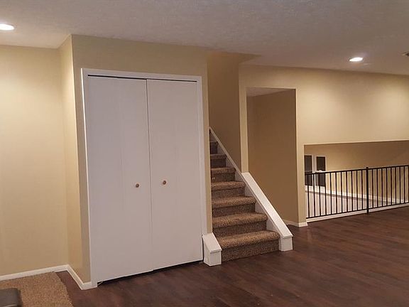 5th image of 259 S Point Dr