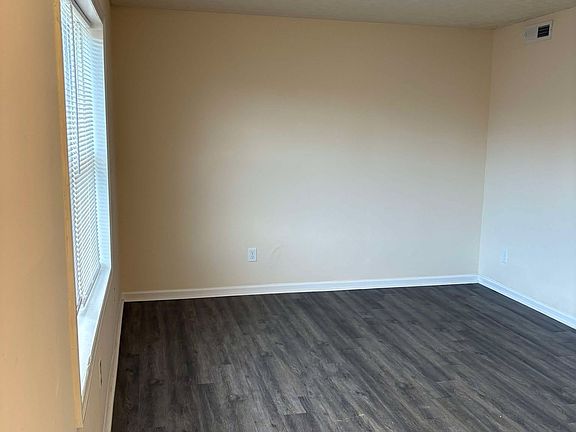 4th image of 1301 Kenilwood Way #A