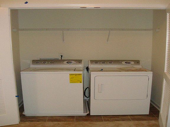Washer/dryer included