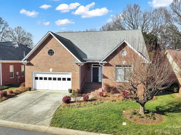 5400 Dunedin Ln, Charlotte, NC 28270