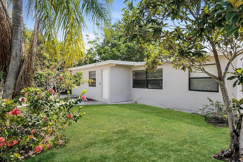 4 bed, 2.0 bath, 1123 sqft, $2,930 — Photo 3