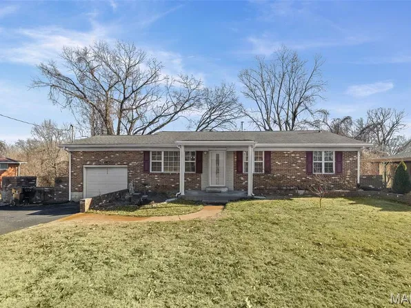 208 Hillwood Dr, Belleville, IL 62223