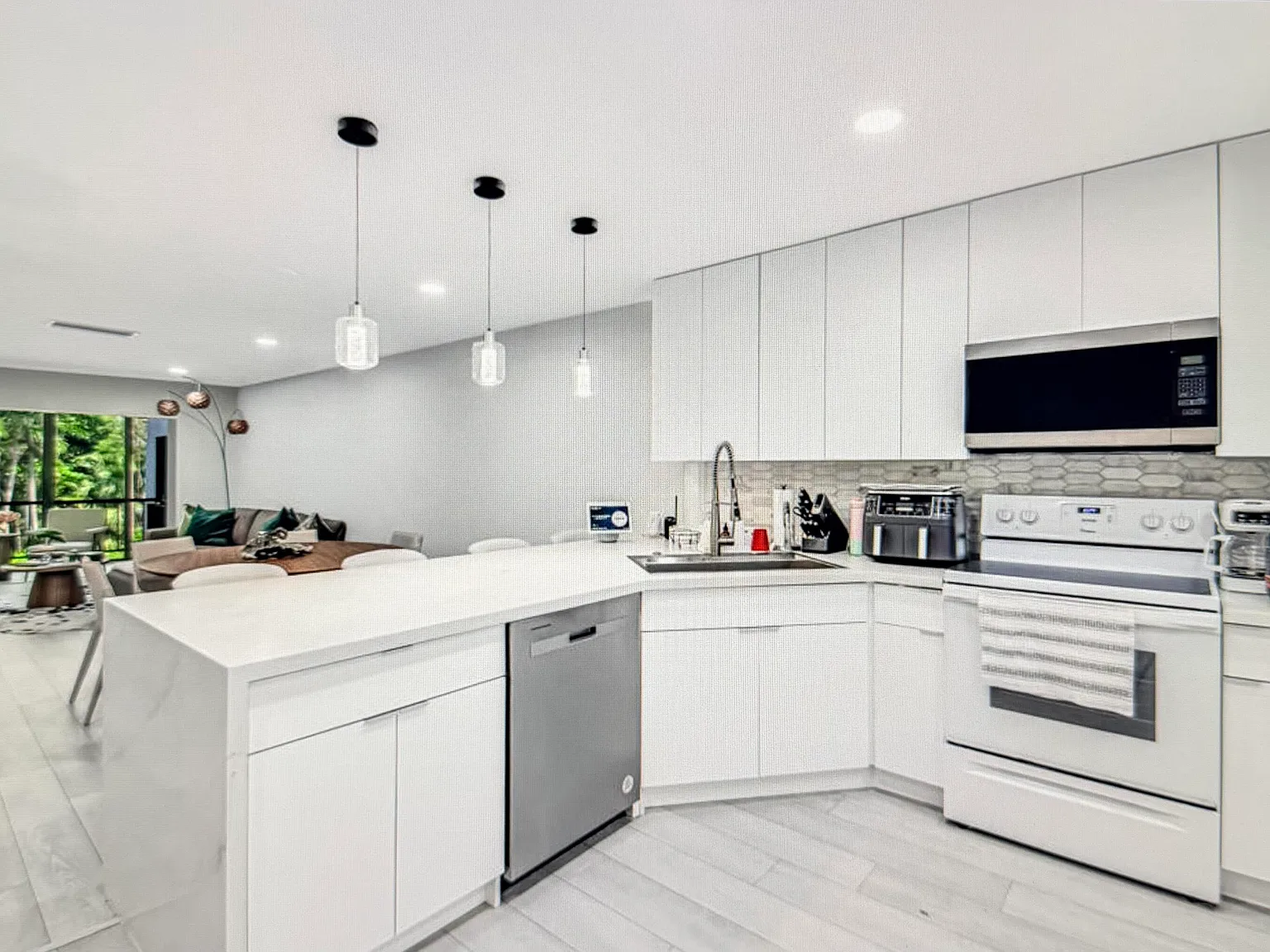 2 bed, 2.0 bath, 1216 sqft, $2,700 — Photo 1