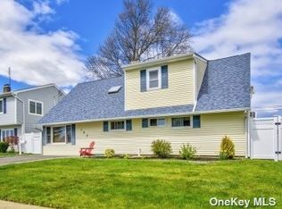 103 Orchid Rd, Levittown, NY 11756