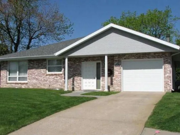 1204 Crescent Dr, Wayne, NE 68787