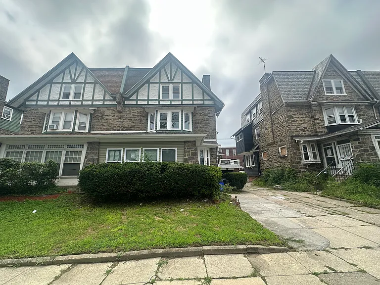 384 Oneida Dr — Photo 3