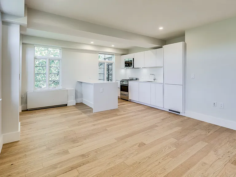 2900 Adams Mill — Photo 23