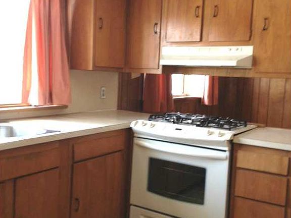 5th image of 85 Birchwood Dr