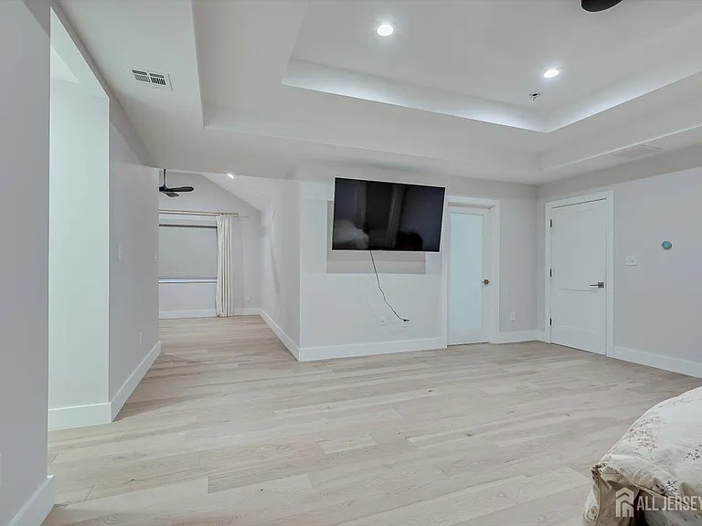 145 Center St — Photo 31