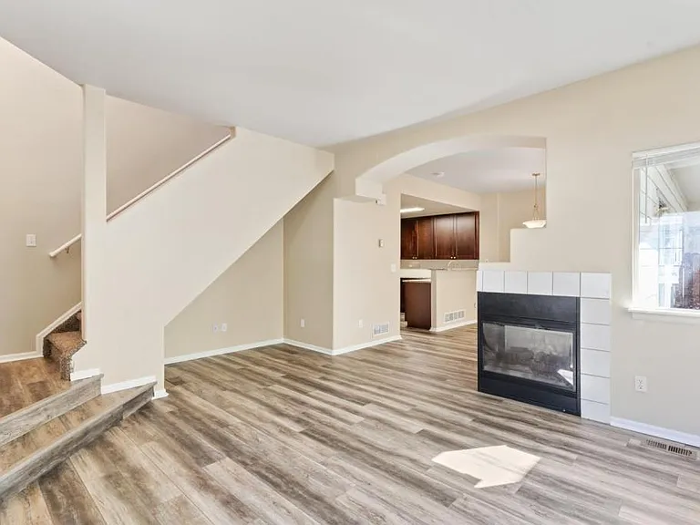 913 Samuel Point — Photo 5