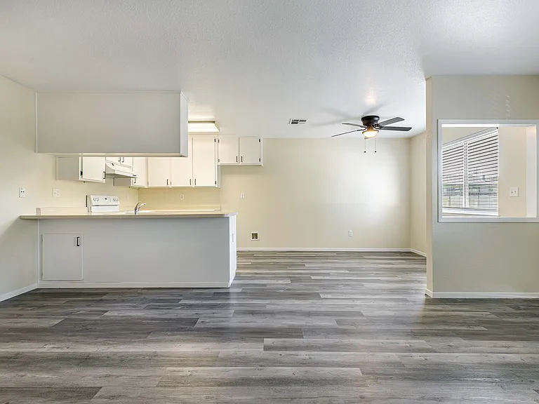 1229 W Roseburg Ave — Photo 3