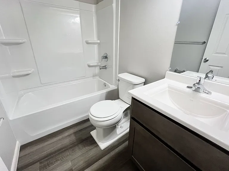 Fox Run Apartments — Photo 39