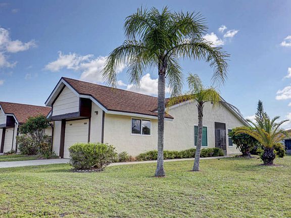 3rd image of 1422 SE Larkwood Cir
