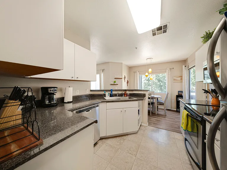1295 N Ash St #MAIN — Photo 6