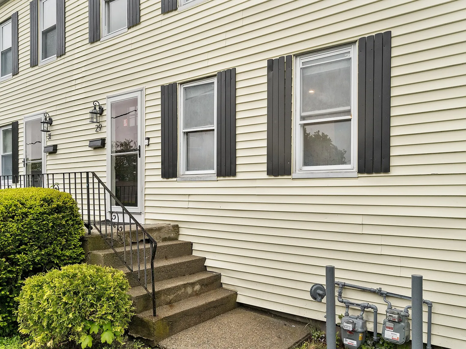 3 bed, 1.0 bath, 1200 sqft, $3,650 — Photo 3