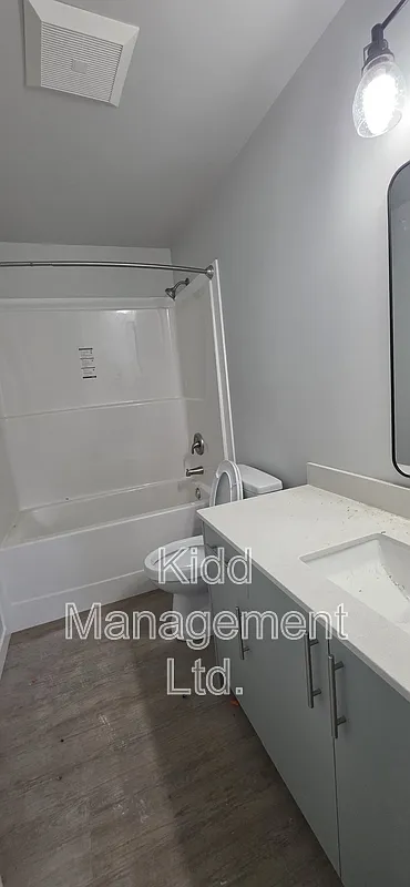 1 bed, 1.0 bath, 739 sqft, $1,550 — Photo 3