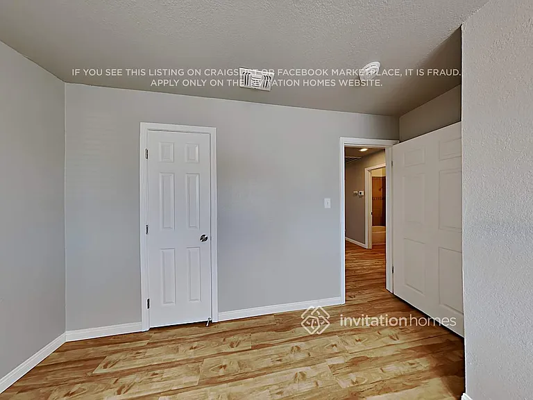 1104 Charles St — Photo 13