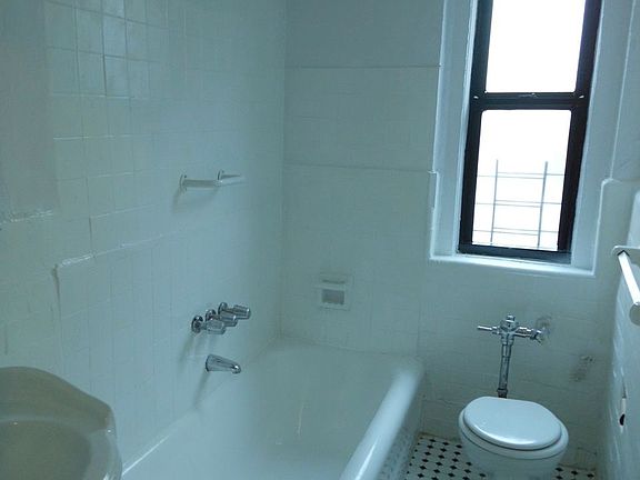 3rd image of 2769 Matthews Ave APT 3C