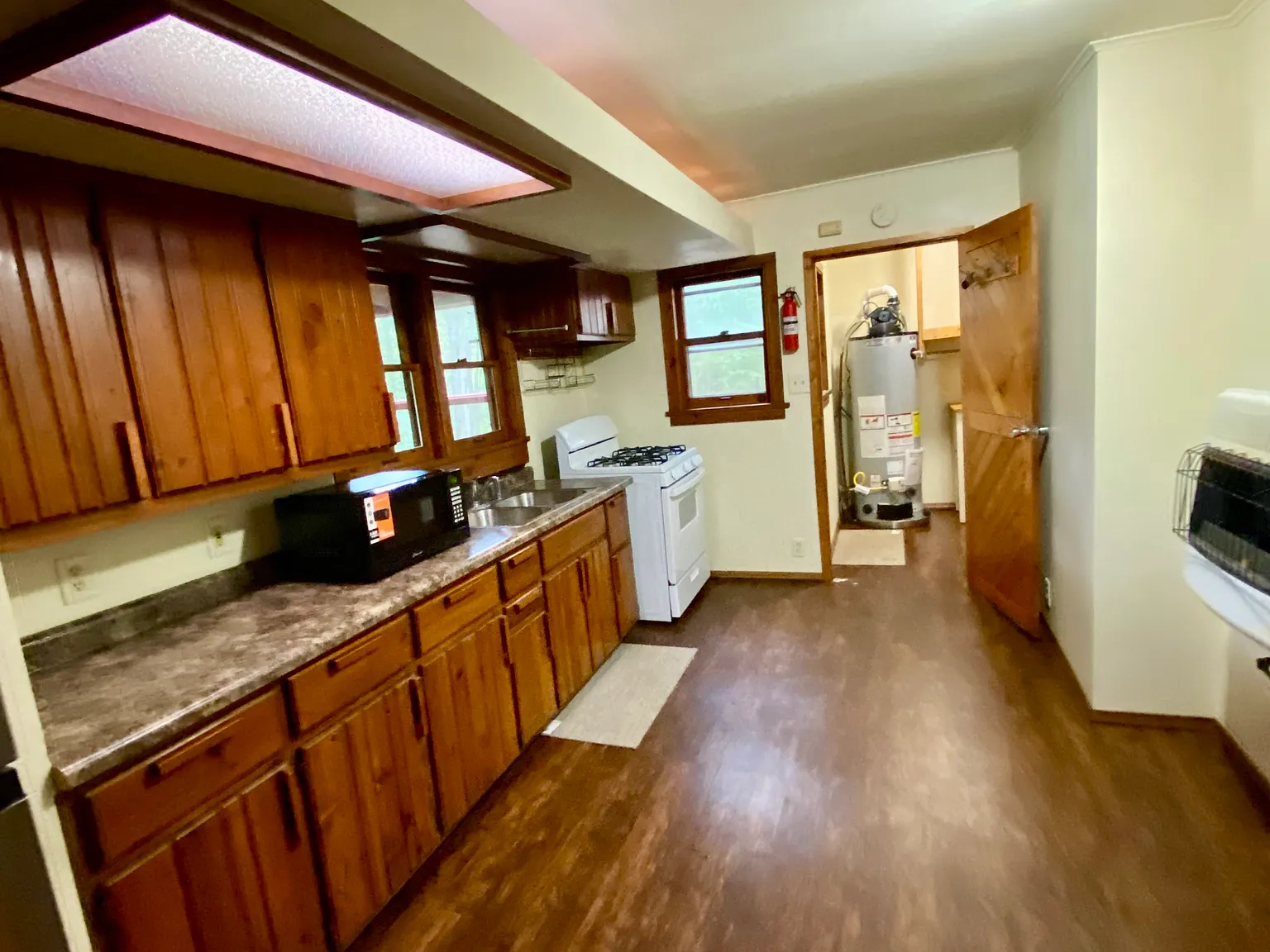 2 bed, 800 sqft, $1,400 — Photo 3