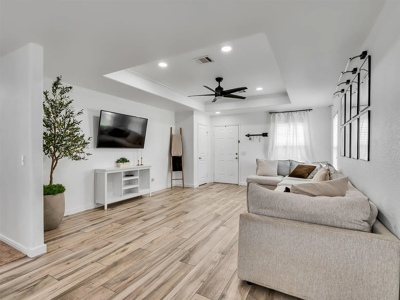3 bed, 2.0 bath, 1539 sqft, $2,400 — Photo 4