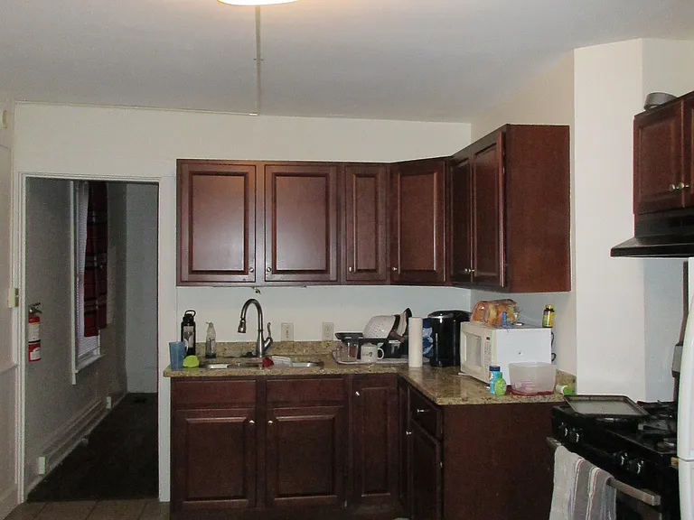 107 W State St — Photo 9
