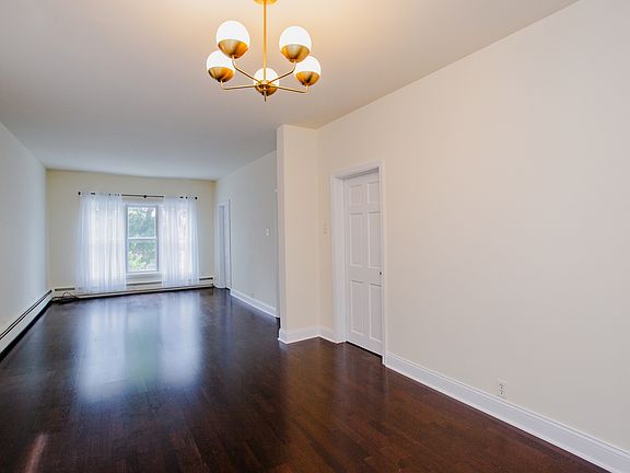 5th image of 3607 S Emerald Ave #1