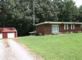 102 White St, Camden, TN 38320