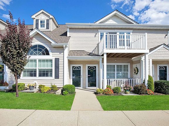 4th image of 304 Willow Ln #303