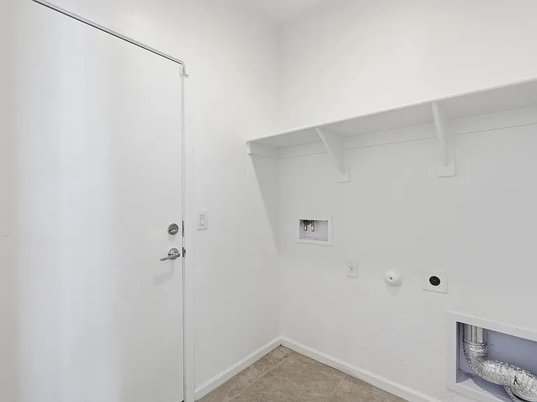 2440 W Bowker St — Photo 21