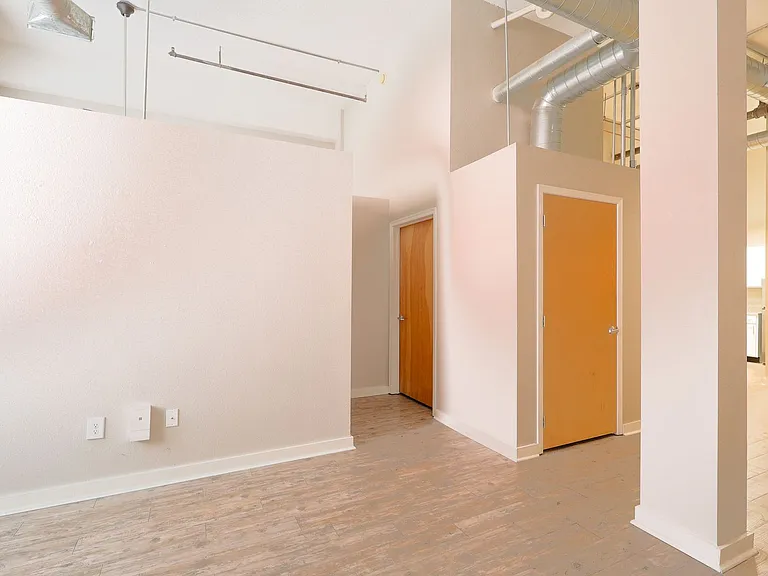 920 Broadway Blvd — Photo 5