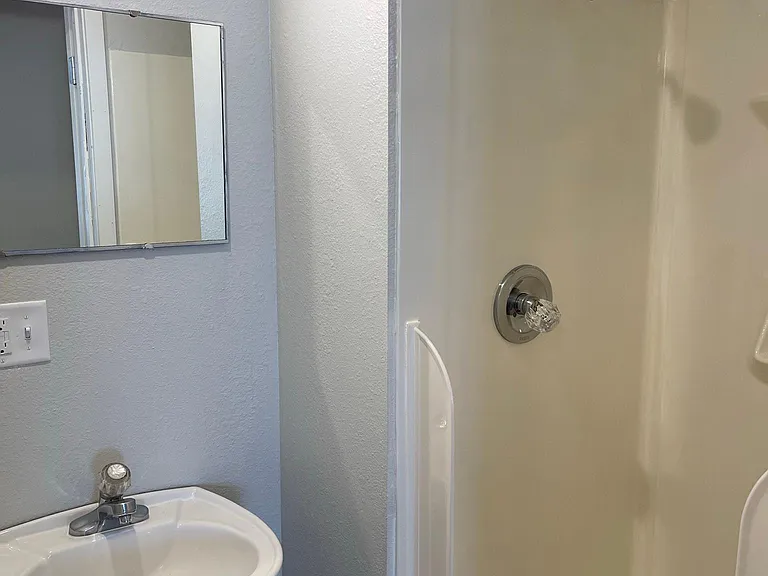 917 E College St #3 — Photo 9