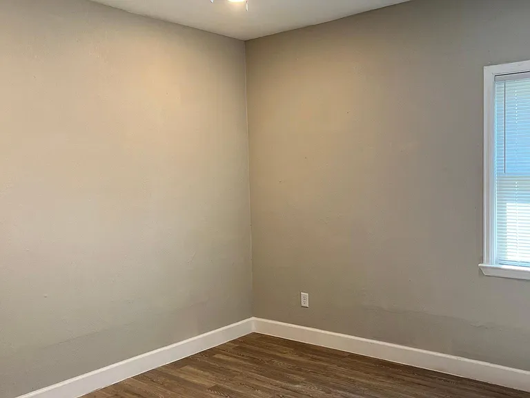 1406 Benson St — Photo 14