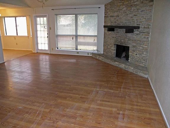 3rd image of 11904 Acorn Creek Trl