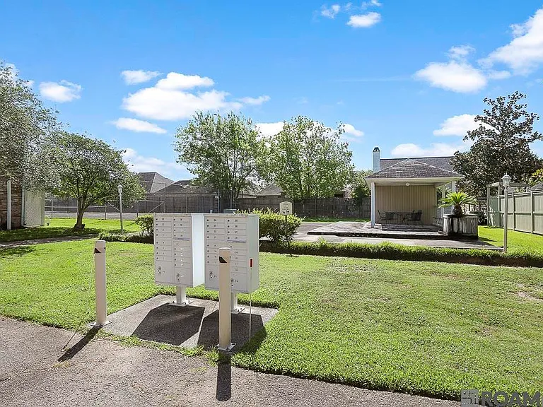 8500 Bluebonnet Blvd #22 — Photo 21