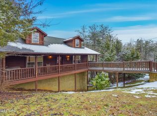 1960 Oakmont Dr, Sevierville, TN 37876