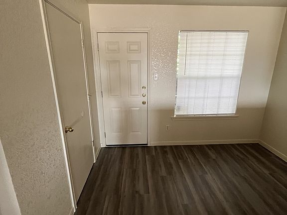 3rd image of 2113 Jennifer Dr APT A