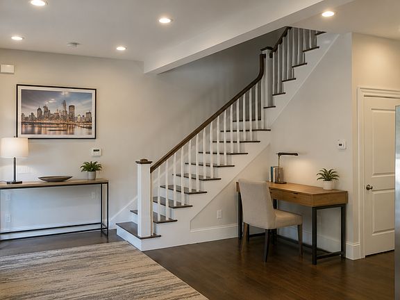 5th image of 2044 Beacon St #4