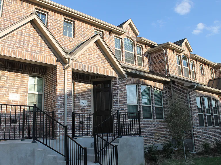 825 Ben Ln #825 — Photo 2
